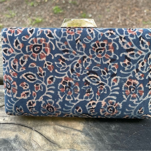 The Kalamkari Box Clutch : Blue - Picture 4 of 4